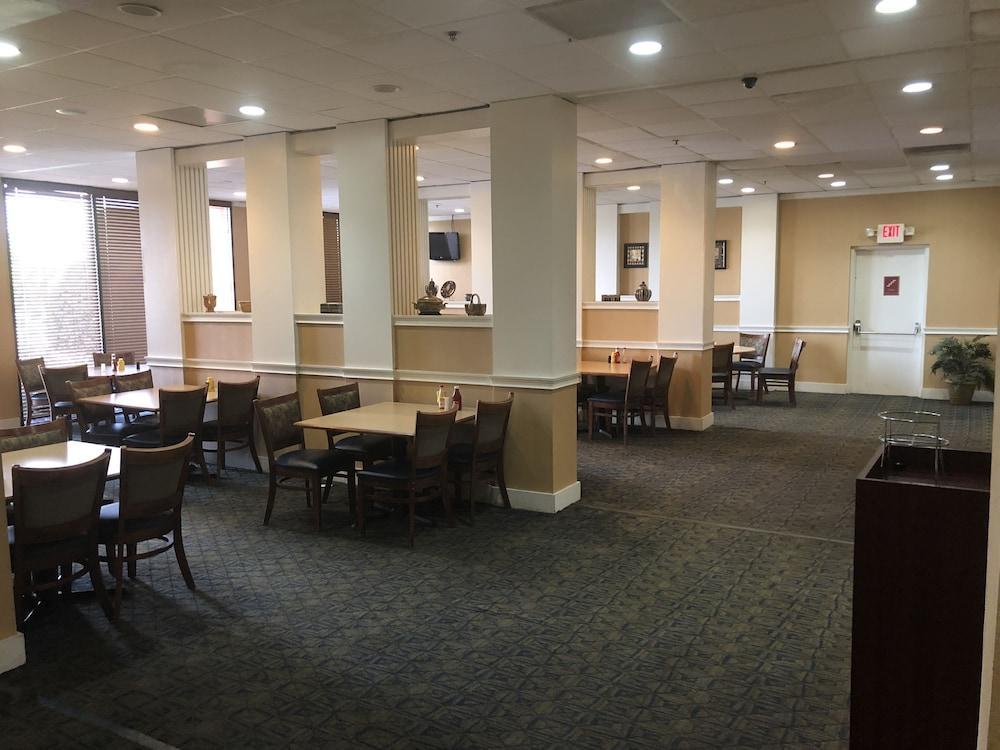 Hotel Wyndham Garden Atlanta Airport à College Park Extérieur photo