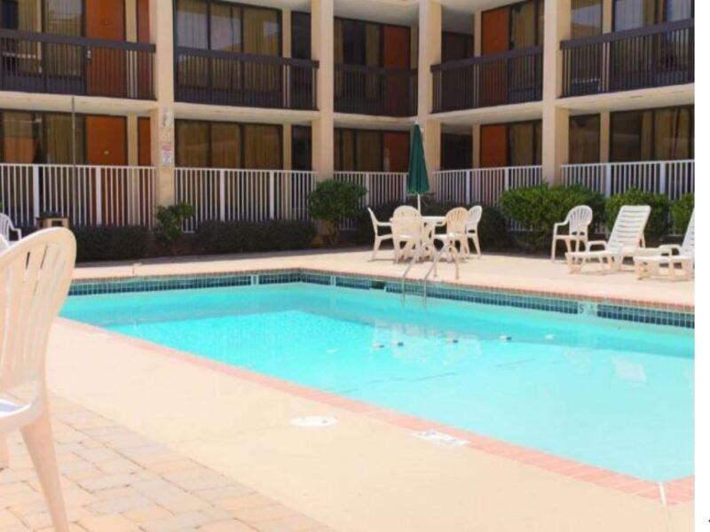 Hotel Wyndham Garden Atlanta Airport à College Park Extérieur photo