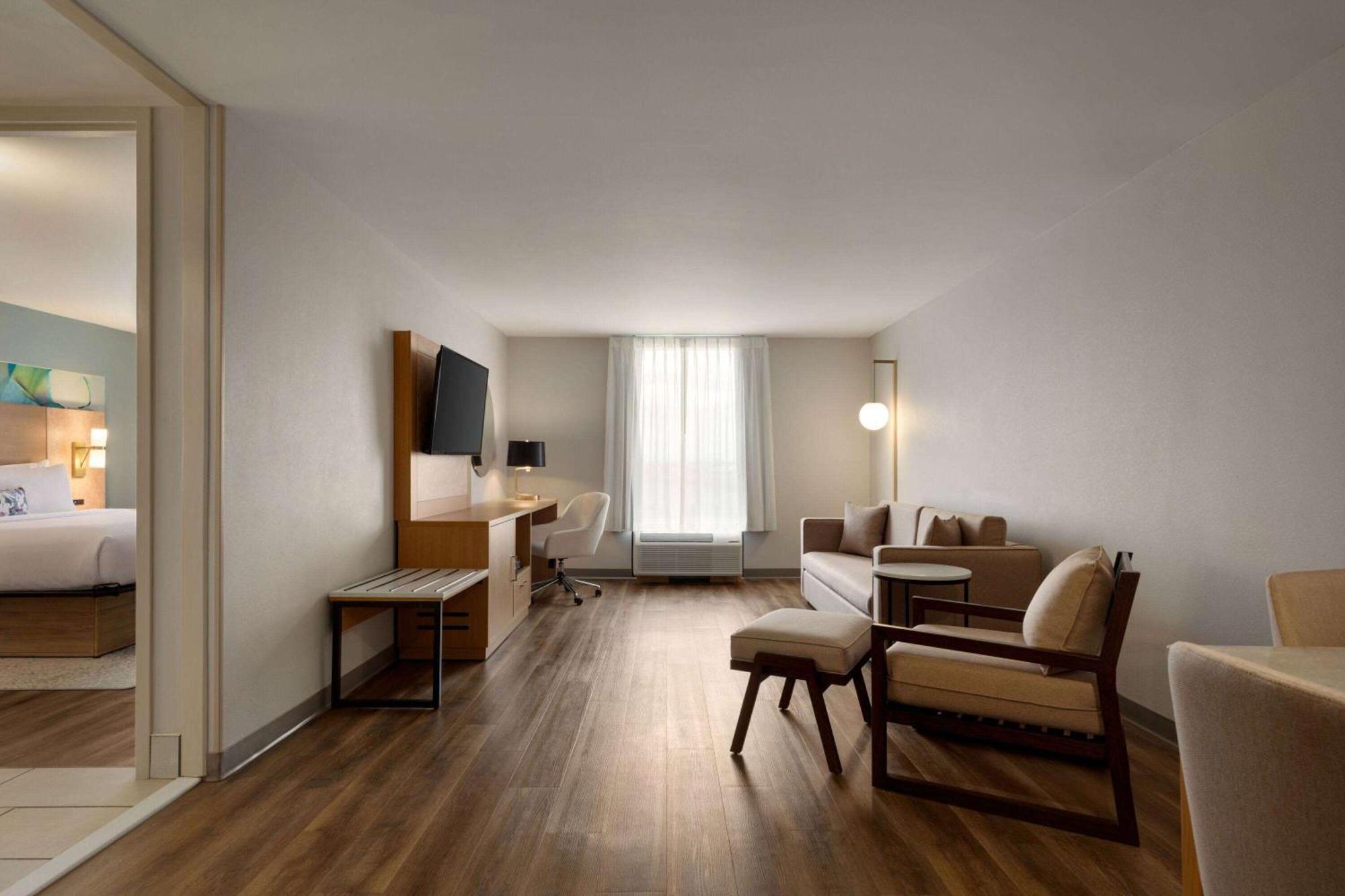 Hotel Wyndham Garden Atlanta Airport à College Park Extérieur photo
