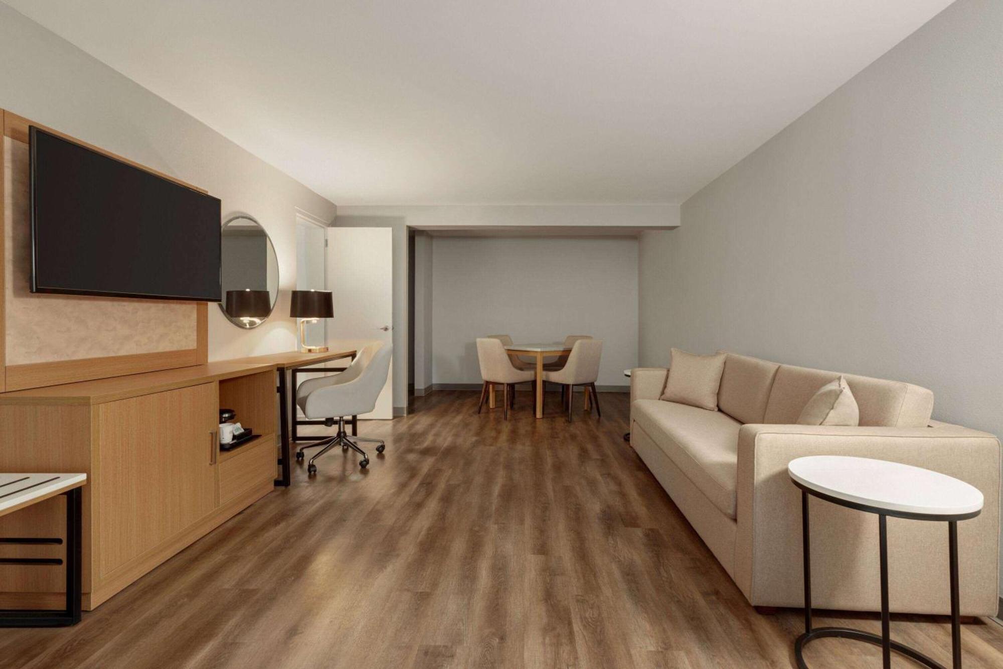 Hotel Wyndham Garden Atlanta Airport à College Park Extérieur photo