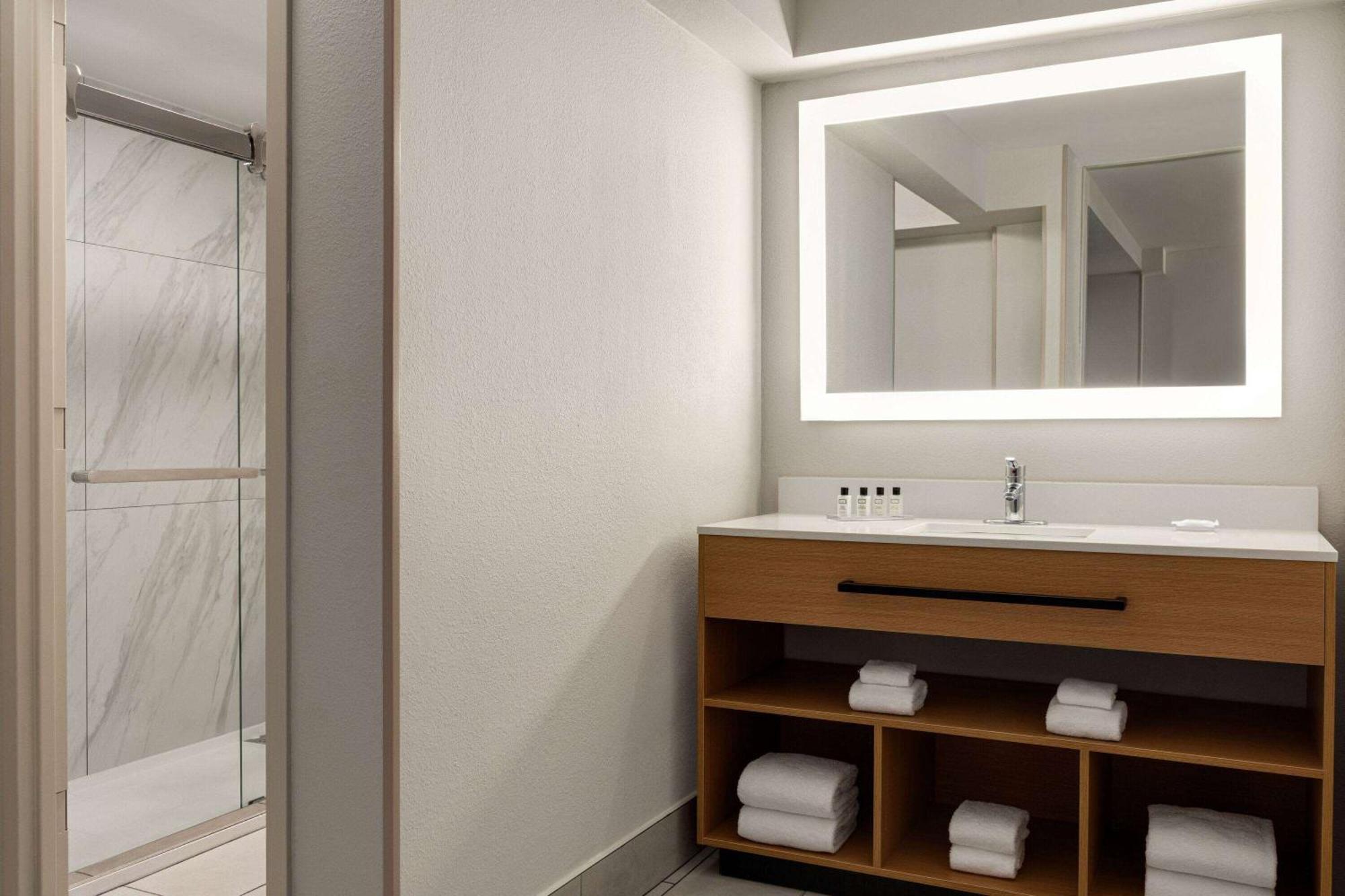 Hotel Wyndham Garden Atlanta Airport à College Park Extérieur photo