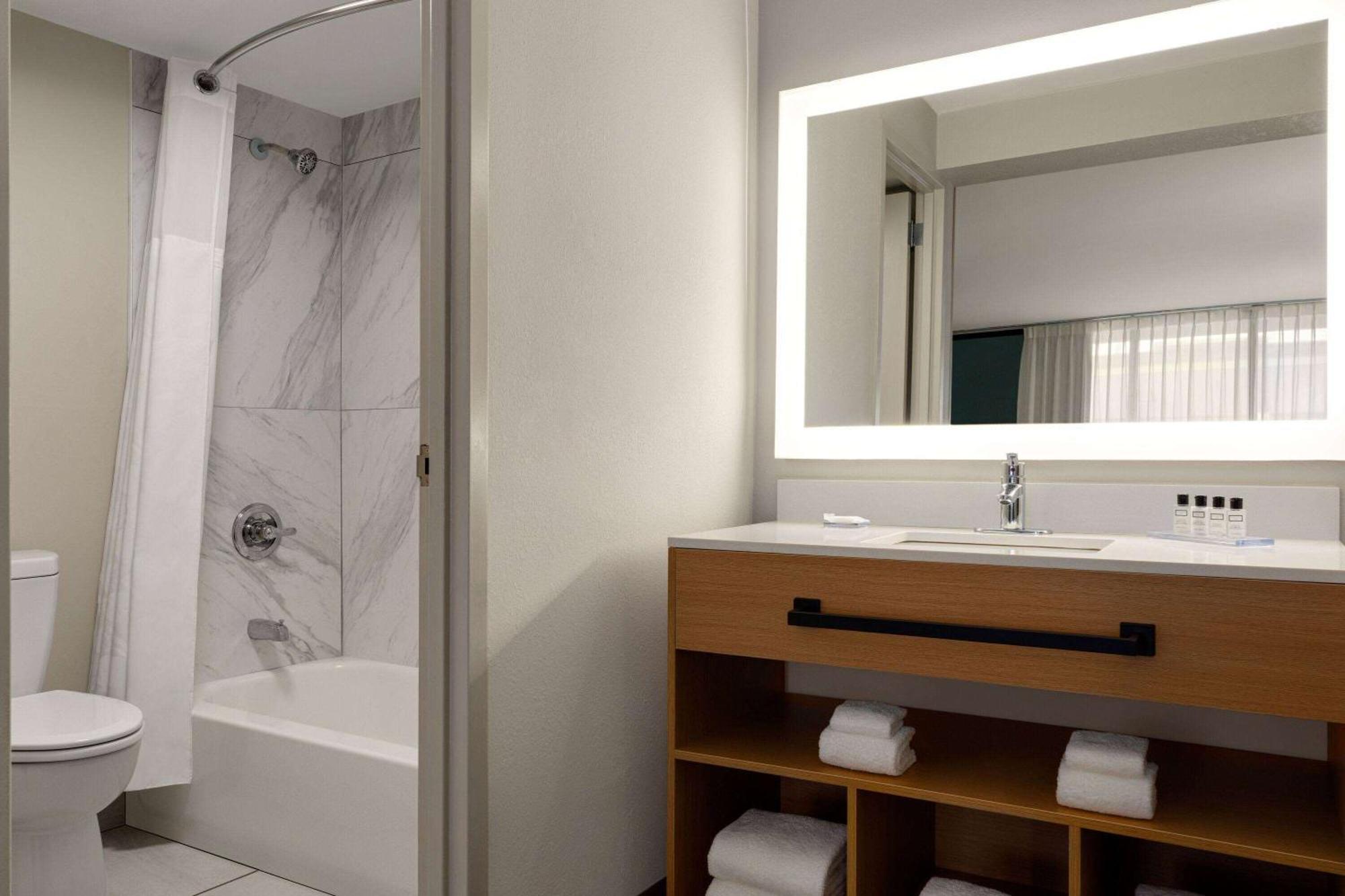 Hotel Wyndham Garden Atlanta Airport à College Park Extérieur photo